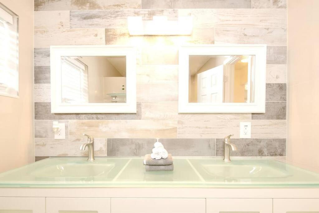 Stunning Lake-Front Villa With Pool & Spa Pembroke Pines Exteriér fotografie